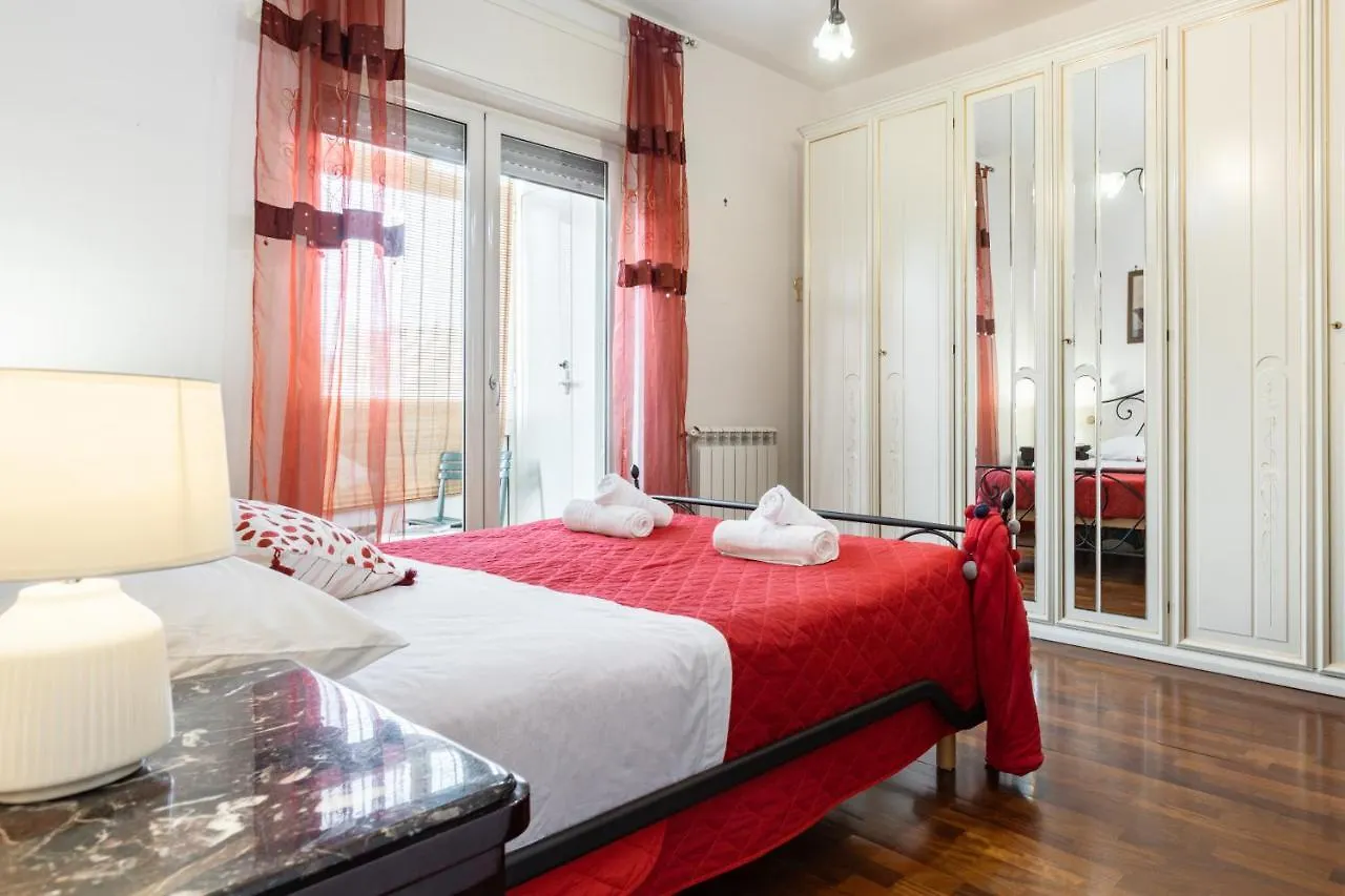 Panoramic Flat Between Materdei And Fontanelle Naples