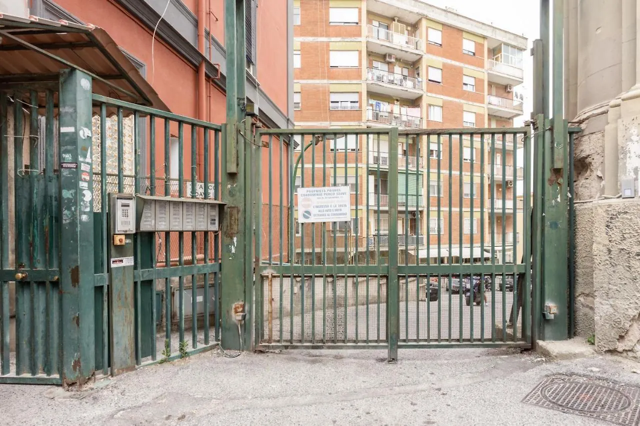 Panoramic Flat Between Materdei And Fontanelle Naples
