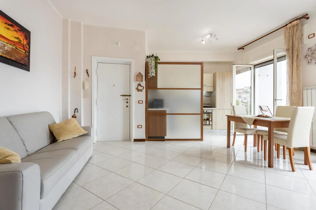 Panoramic Flat Between Materdei And Fontanelle Naples